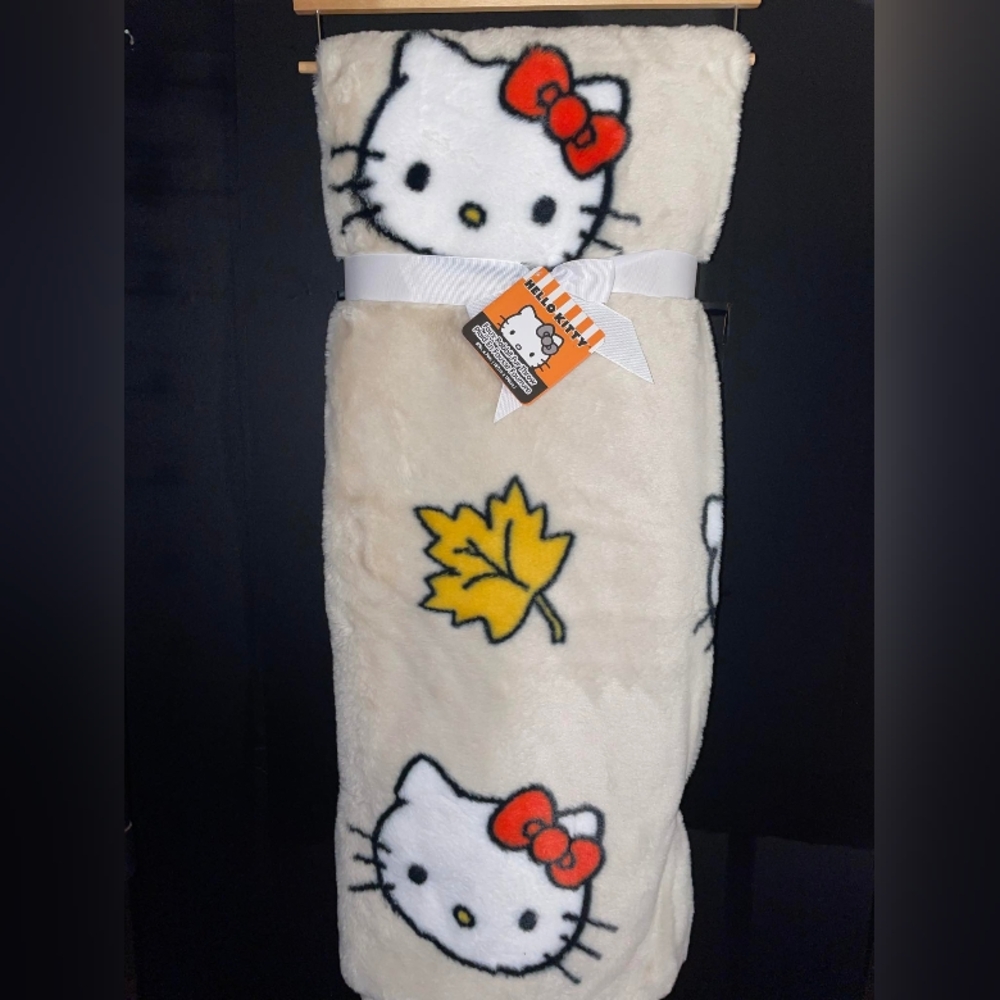 Hello Kitty Fall Throw